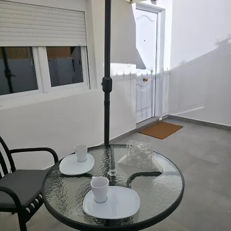 Modern With Sunny Terrace - Steps From The Appartement *
