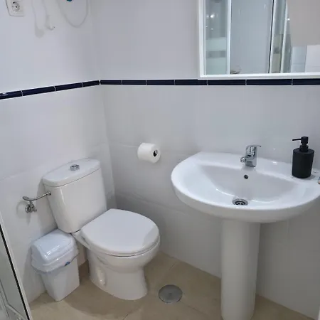 Daire Modern With Sunny Terrace - Steps From The